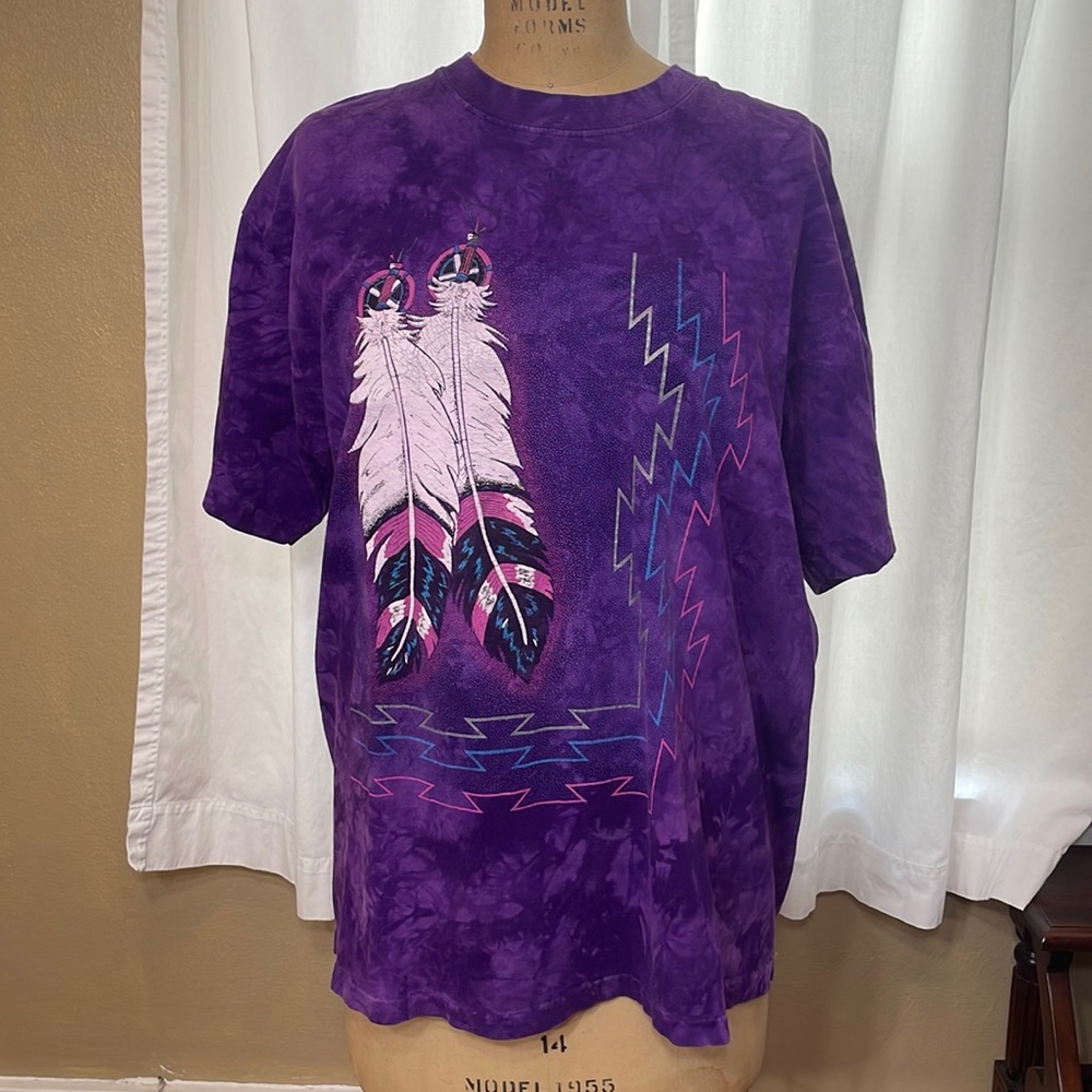 Colorado souvenir top, purple tie-dye short sleeve tee with ceremonial feathers